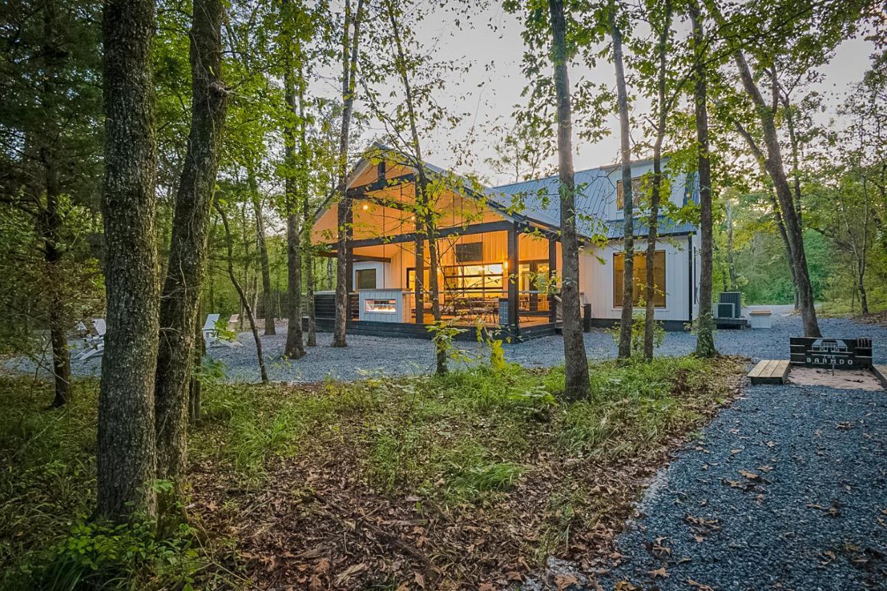 "The Barndo" 4Br Luxury Cabin, Hot Tub, Fire Pit, Bunks, Arcades, Playhouse! Broken Bow Eksteriør billede