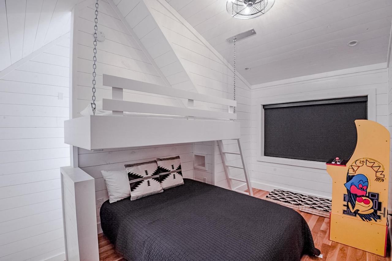 "The Barndo" 4Br Luxury Cabin, Hot Tub, Fire Pit, Bunks, Arcades, Playhouse! Broken Bow Eksteriør billede